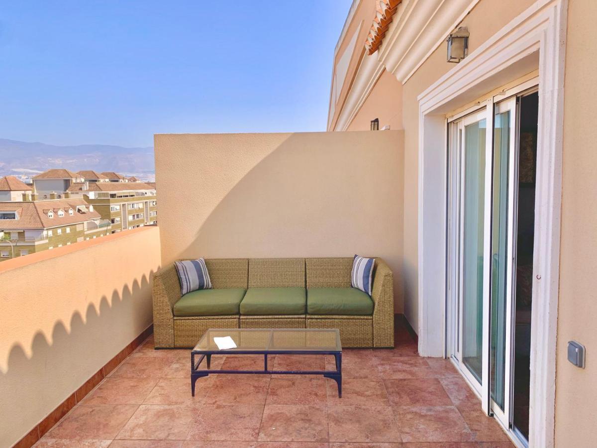 Atico Deluxe: Coastal Oasis with Pool, Gym & Terrace Apartment Roquetas de Mar Exterior photo