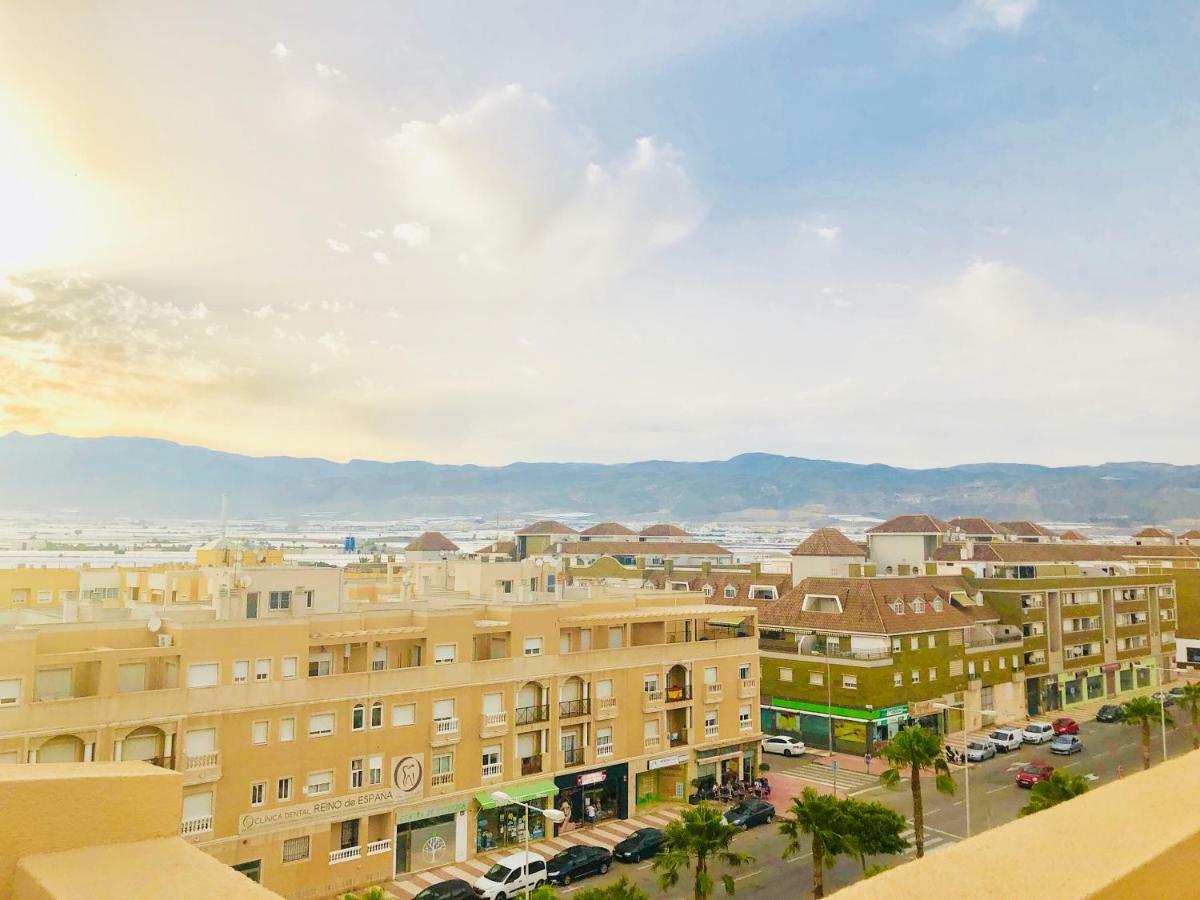 Atico Deluxe: Coastal Oasis with Pool, Gym & Terrace Apartment Roquetas de Mar Exterior photo